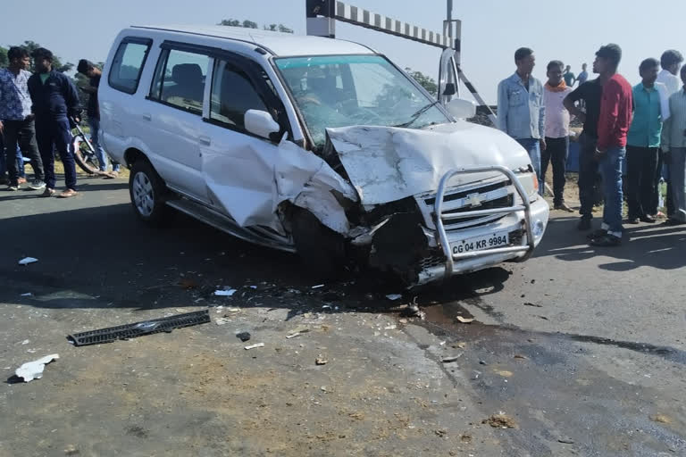 eight people injured in road accident in mandla