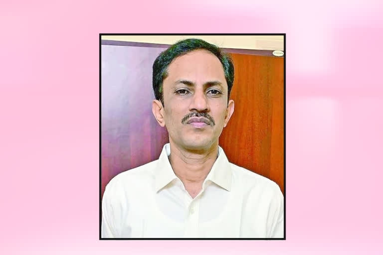 east-godavari-district-resident-as-cms-satellite-director