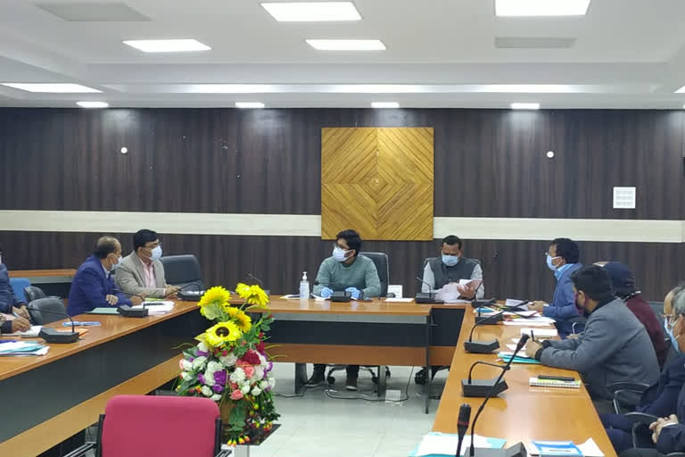 DC reviewed implementation of mukhyamantri Shramik Yojana in jamshedpur