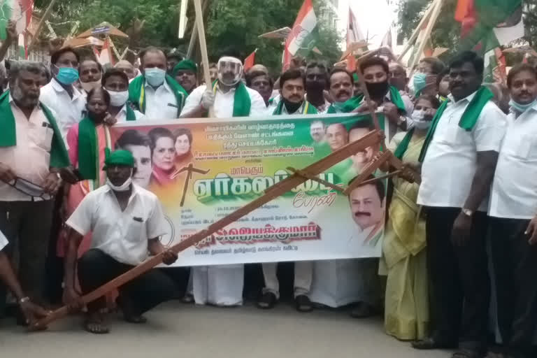 Rally carrying an air plow demanding the repeal of agricultural laws