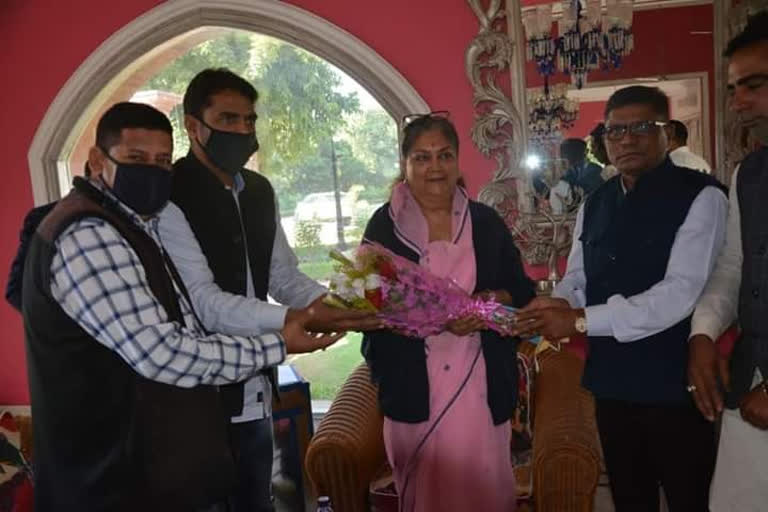 bikaner bjp leader met vasundhara raje