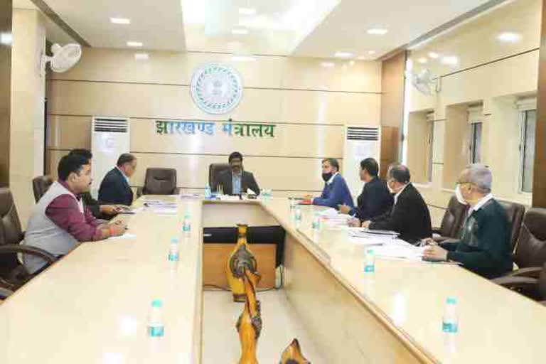 cm-hemant-soren-reviews-road-construction-department-in-ranchi