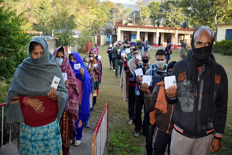 Polling in 28 constituencies for last phase of DDC elections in J-K today  Jammu and Kashmir Polls  DDC elections Jammu and Kashmir  ഡിഡിസി തെരഞ്ഞെടുപ്പ്; അവസാന ഘട്ട വോട്ടെടുപ്പ് ആരംഭിച്ചു  ഡിഡിസി തെരഞ്ഞെടുപ്പ്  അവസാന ഘട്ട വോട്ടെടുപ്പ് ആരംഭിച്ചു