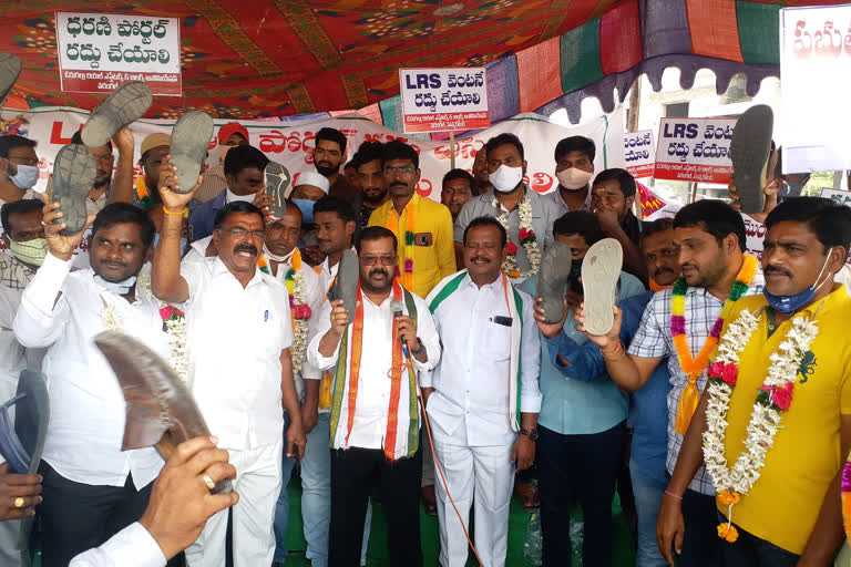 warangal urban congress president naini rajender reddy fire on trs