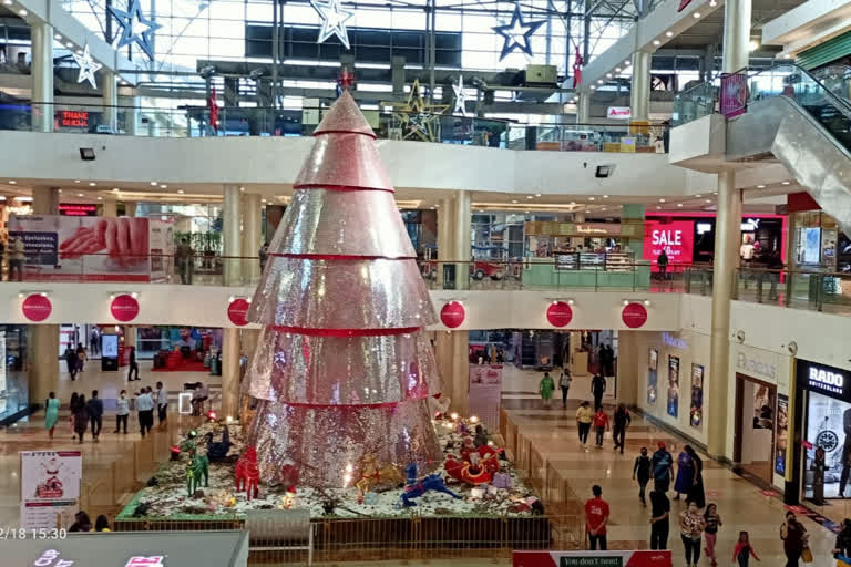 37-foot Christmas tree Thane