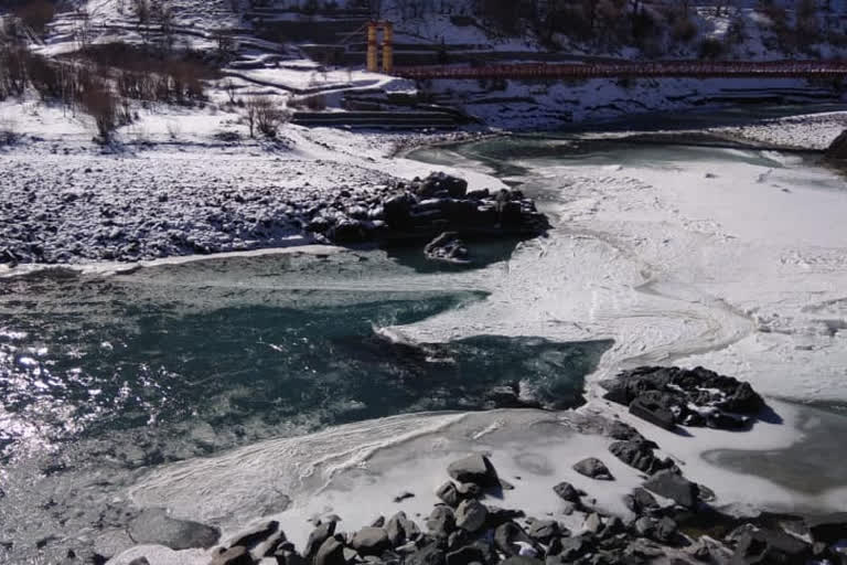 chandrabhaga-river-frozen