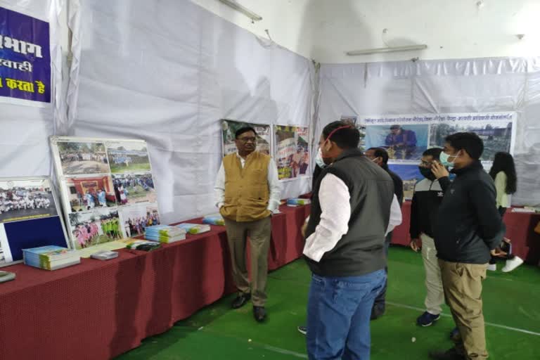 Collector Doman Singh visit photo exhibition