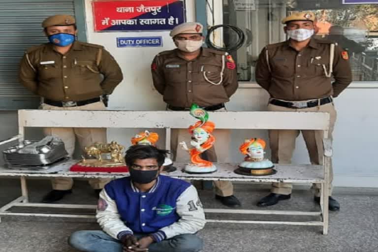 Jaitpur police arrested an accused in a temple theft case