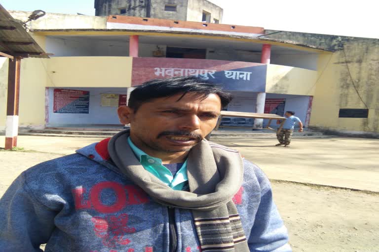 car looted on pistol tip in garhwa