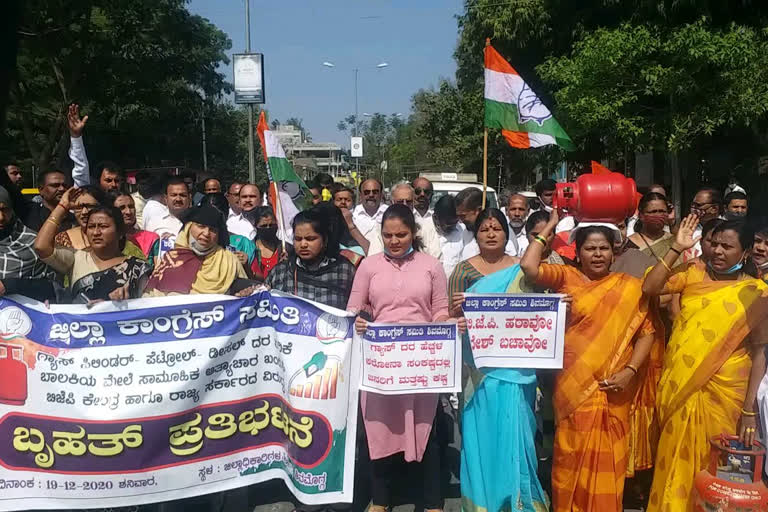 Shimoga: Huge Protest by District Congress