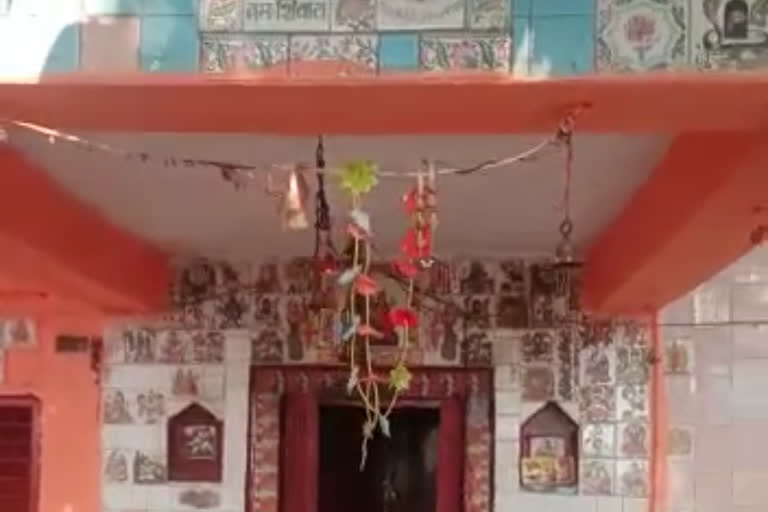 चोरों ने मंदिर में की चोरी