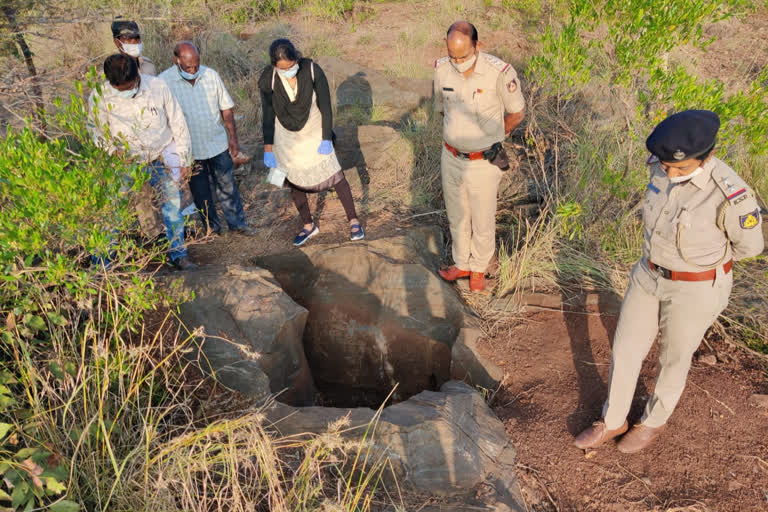 police arrested 10 people treasure hunters