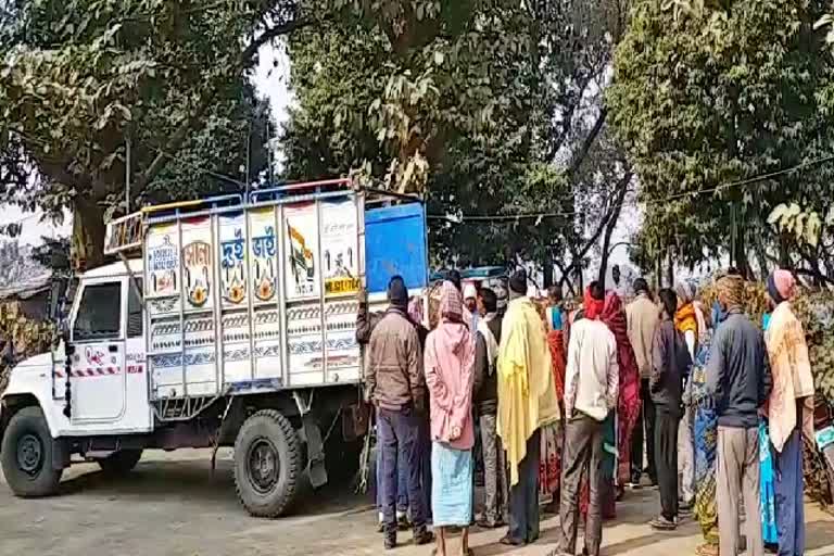 one person died in road accident in dumka