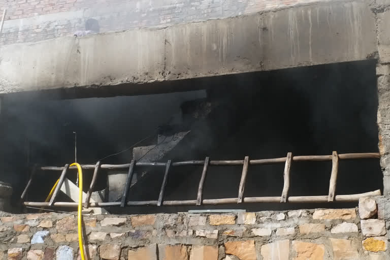 fire in shop at main market, barmer latest hindi news