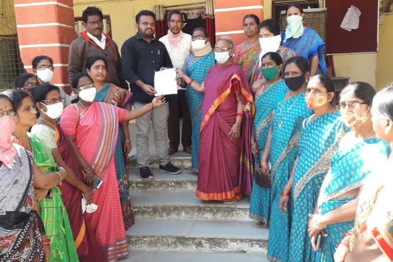 anganwadi teachers protesting in nirmal district