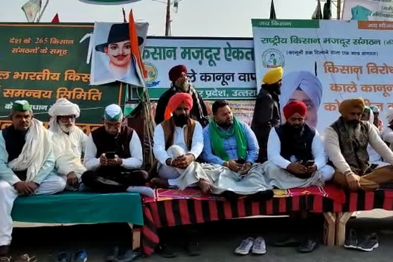 11 farmers to sit on hunger strike daily at UP gate border