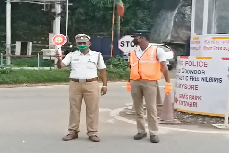 போக்குவரத்து நெரிசல் காரணமாக போக்குவரத்து காவல்துறையினருக்கு எல்.இ.டி., கைக்கருவிகள்