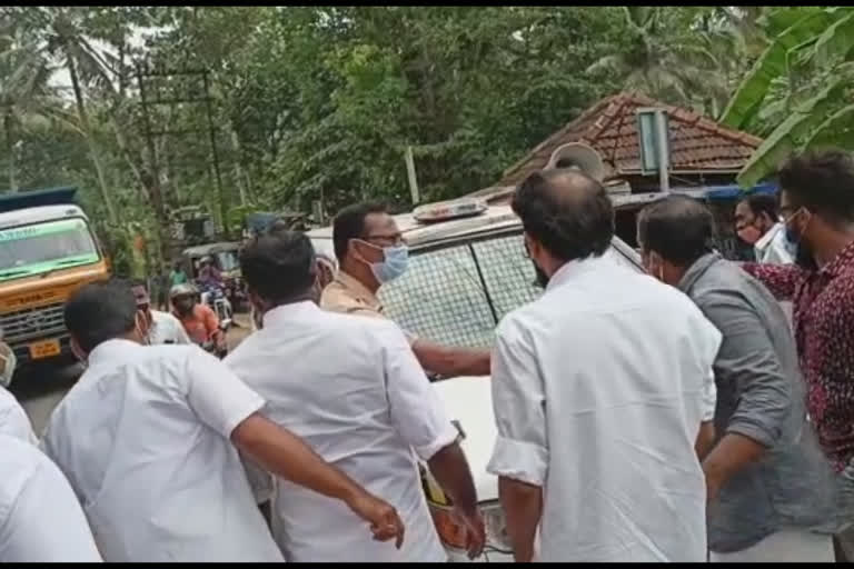 Journalist attacked by UDF activists in Kollam  Journalist attacked  UDF activists  Kollam  കൊല്ലത്ത് മാധ്യമപ്രവര്‍ത്തകനെ യുഡിഎഫ് പ്രവര്‍ത്തകര്‍ കയ്യേറ്റം ചെയ്തു  കൊട്ടാരക്കര