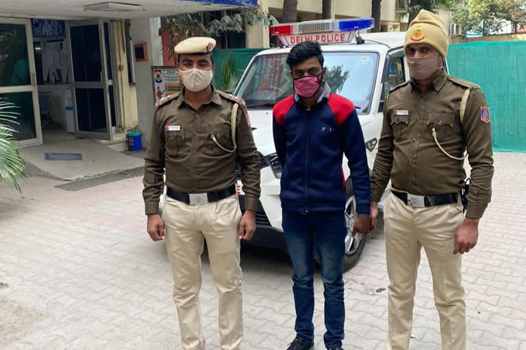 Delhi Police arrested accused who carried out snatching incident through bullet bike in Sunlight colony