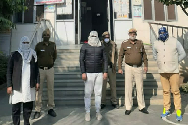 Father and two sons arrested for demanding ransom of 10 lakh in okhla