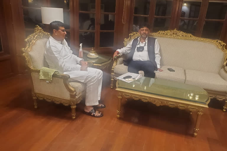 DK Shivakumar discussed with Maharashtra Congress president