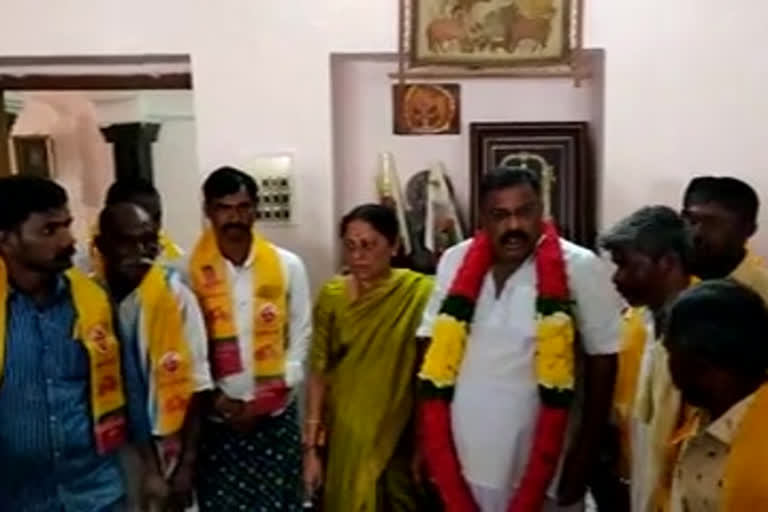 kurnool-ysrcp-activists-who-joined-tdp