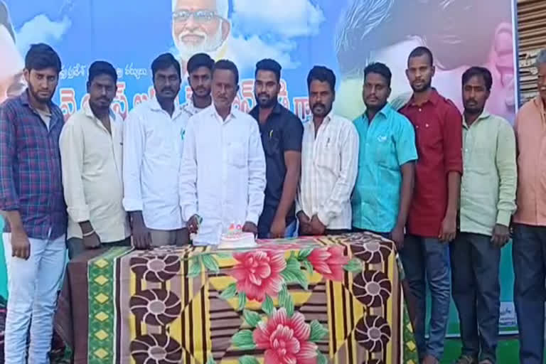 cp-cm-jagan-birthday-celebration-at-lakshmi-narasimha-swamy-temple-in-yadadri-bhuvanagiri