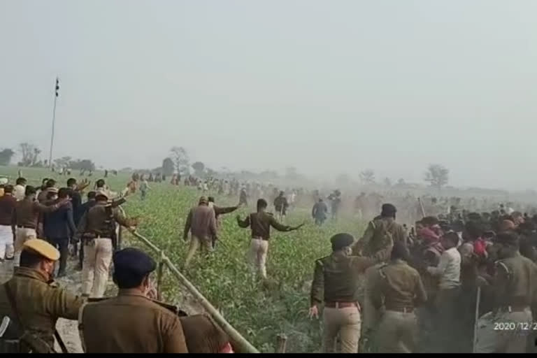 Five acres of crop destroyed in thana Bihpur  Villagers destroyed crop in thana Bihpur  bhagalpur dm  cm nitish kumar  ബിഹാറില്‍ മുഖ്യമന്ത്രിയെ കാണാന്‍ തിരക്ക്  ബിഹാറില്‍ അഞ്ച്‌ ഏക്കര്‍ കൃഷിയിടം നശിച്ചു  മുഖ്യമന്ത്രി നിതീഷ്‌ കുമാര്‍