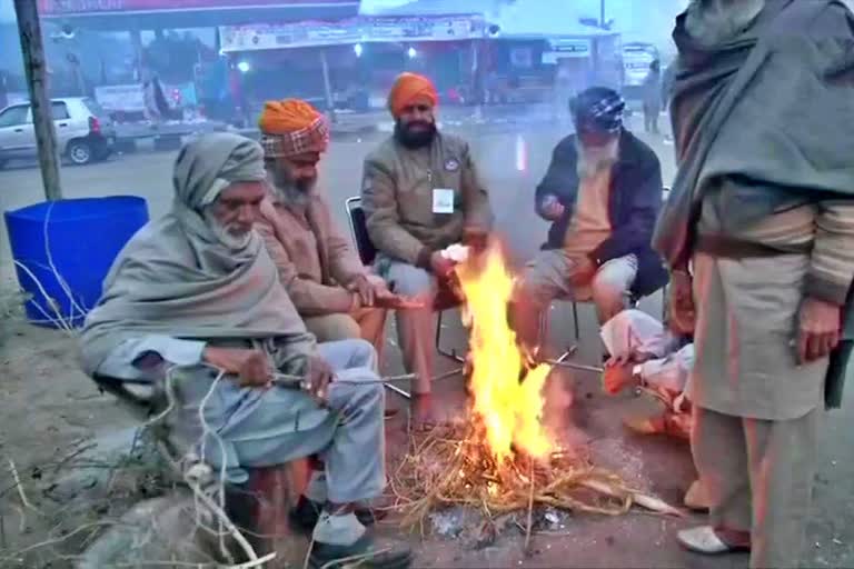 punjab farmers' protesting near singhu border in very cold temperature