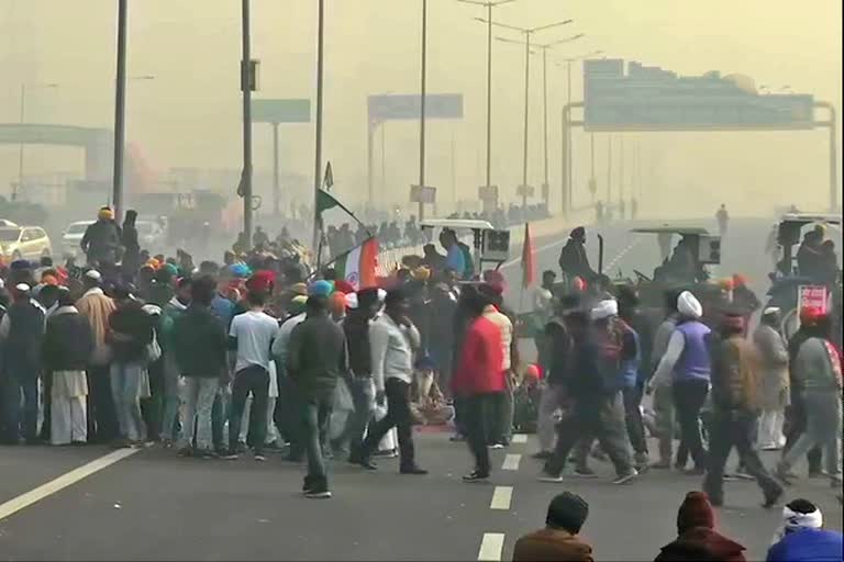 Farmers shut down NH-9 from Delhi to Ghaziabad