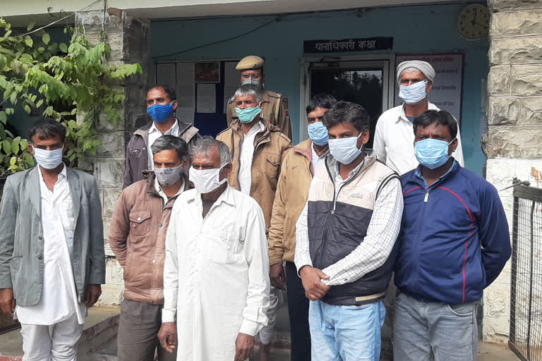 panches arrested for exclusion from panchayat, पंचायत से बहिष्कार के लिए पंच गिरफ्तार