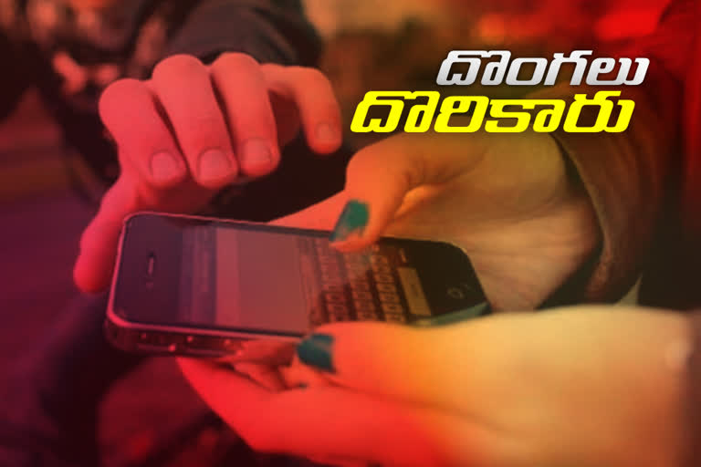 ఇద్దరు సెల్​ఫోన్​ దొంగలు అరెస్ట్​