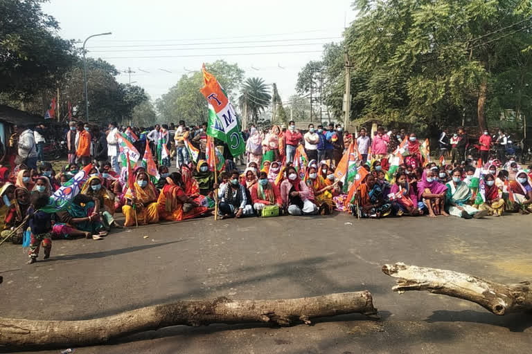 Road block by tmc at kulti