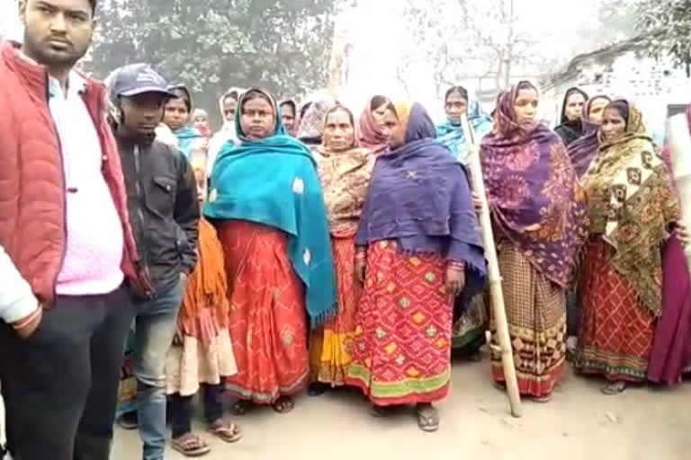 Villagers protest in bettiah
