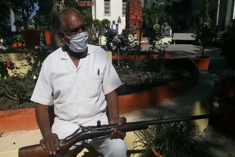 babulal-donated-200-year-old-gun