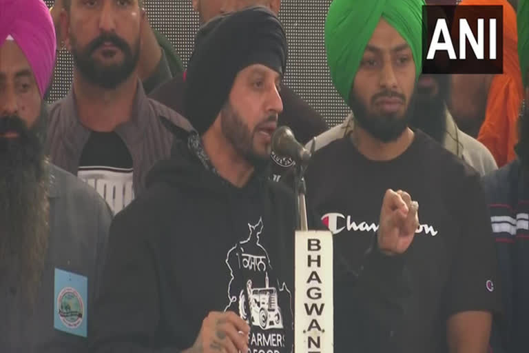 Indian-Canadian singer Jazzy B lends support to protesting farmers at Singhu border  കർഷകർക്ക് പിന്തുണയറിയിച്ച് ഗായകൻ ജാസ്സി. ബി സിങ്കു അതിർത്തിയിൽ  ഇന്ത്യൻ-കനേഡിയൻ ഗായകൻ ജാസ്സി. ബി  ജാസ്സി. ബി  സിംഗു അതിർത്തി