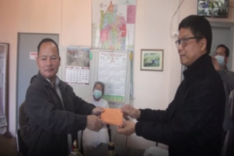 mizoram-journalists-association-donates-money-to-civil-hospital-fund