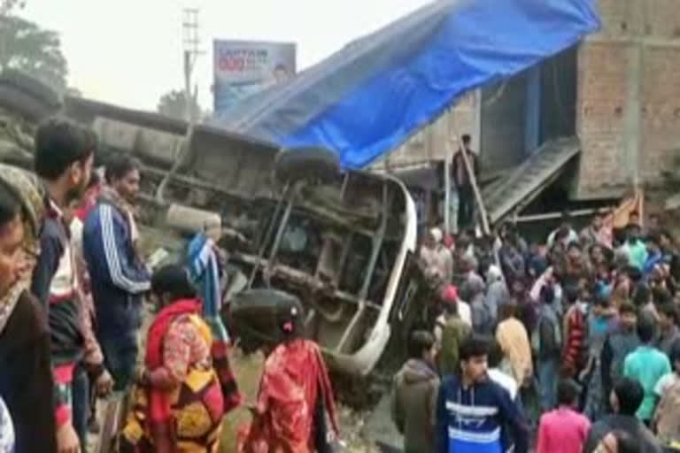 three person killed and 25 injured in road mishap in Hooghly