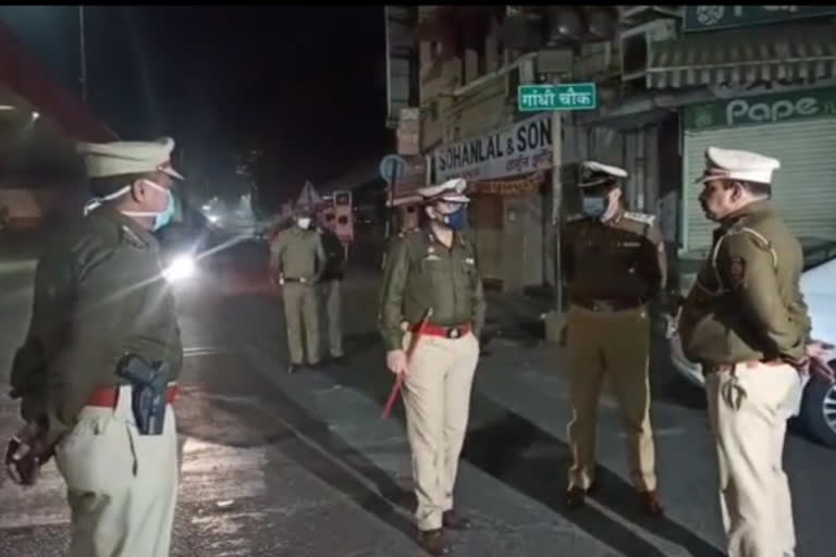 commissioner of police amitesh kumar takes review of night curfew in nagpur