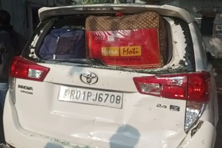 MLA car collided with truck on Gandhi bridge