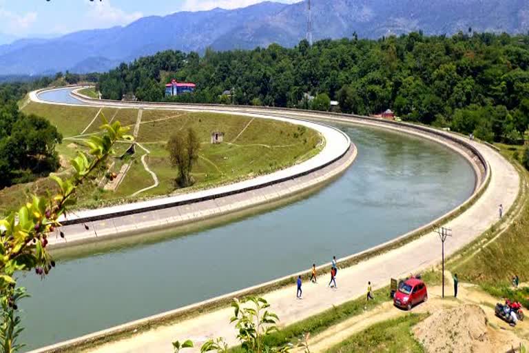 युवक ने नहर में छलांग लगाकर की खुदकुशी की कोशिश.