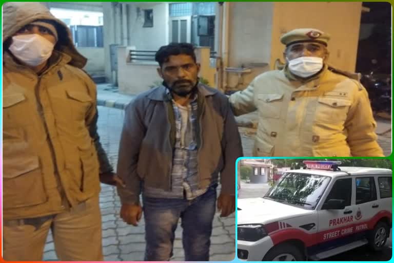 Delhi police pcr unit arrested criminal involved in 17 crime cases