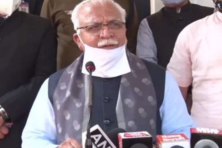 Haryana Police registers case against farmers for blocking' CM Khattar's convoy  blocking' CM Khattar's convoy  Haryana Police registers case against farmers  ഹരിയാന മുഖ്യമന്ത്രിയുടെ കോൺവോയ് തടഞ്ഞു  കർഷകർക്കെതിരെ കേസ്