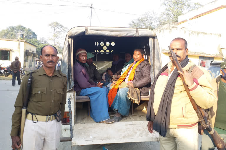 forest smugglers arrested in bagha