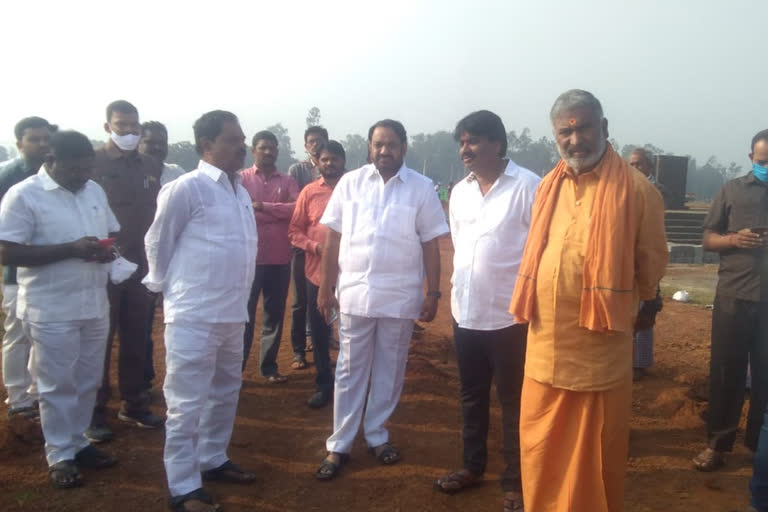 Deputy Chief Minister, Minister inspecting home sites