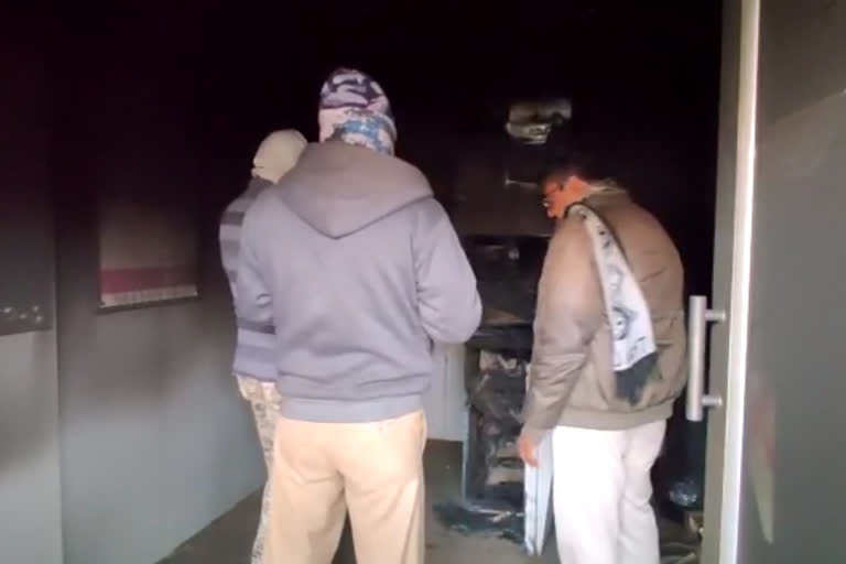 after robbery miscreants set on fire the atm machine at medinipur