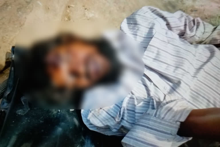 unknown dead body found at narsipatnam