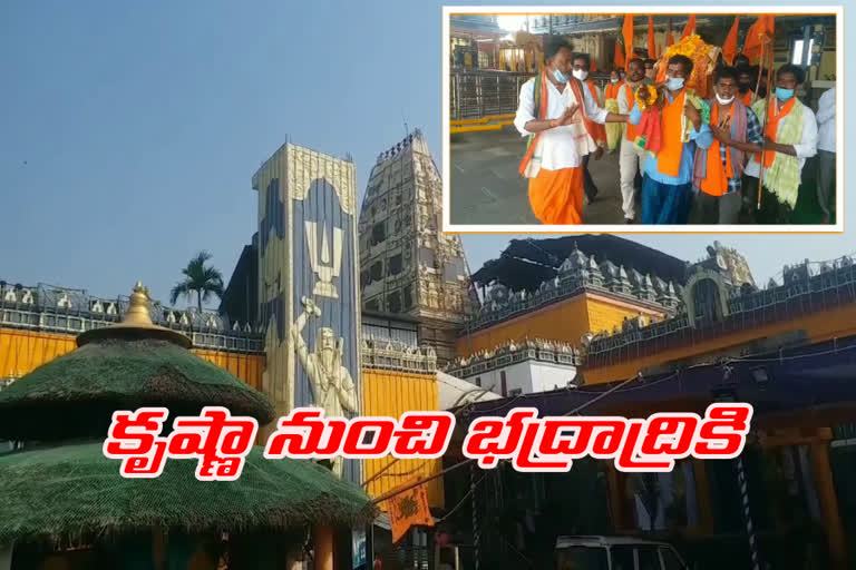 Devotees who came with padayatra and visited Bhadradri Ramaiah