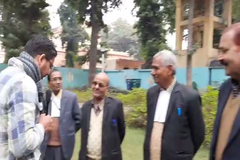 talks with senior lawyers in view of hardoi bar association election