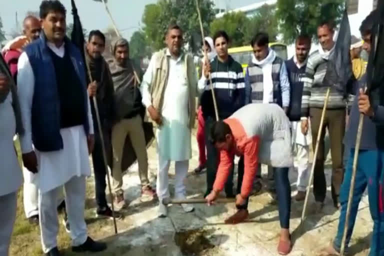 farmers-dug-helipad-made-for-dushyant-chautalas-helicopter-in-jind